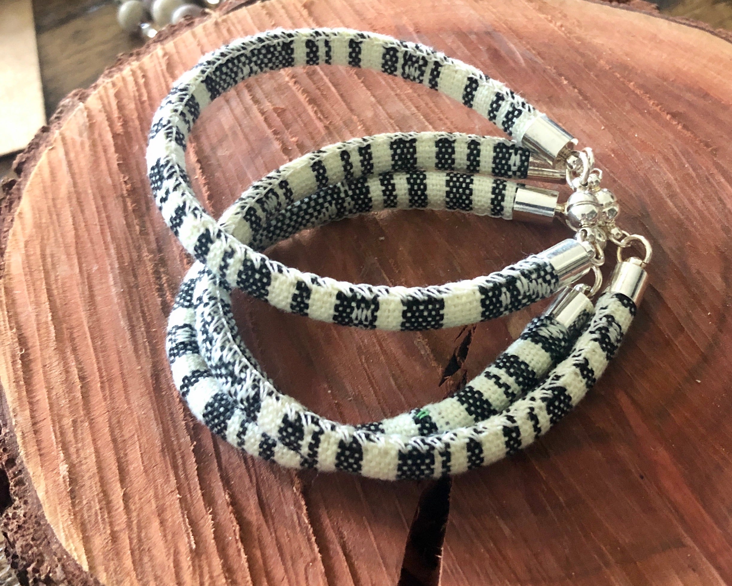 Pulsera magnética textil guatemalteca